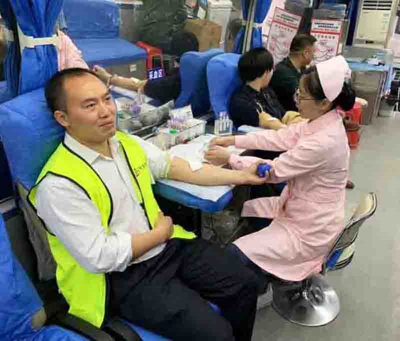 百投集團團委組織青年參加全市學(xué)雷鋒精神志愿者行動