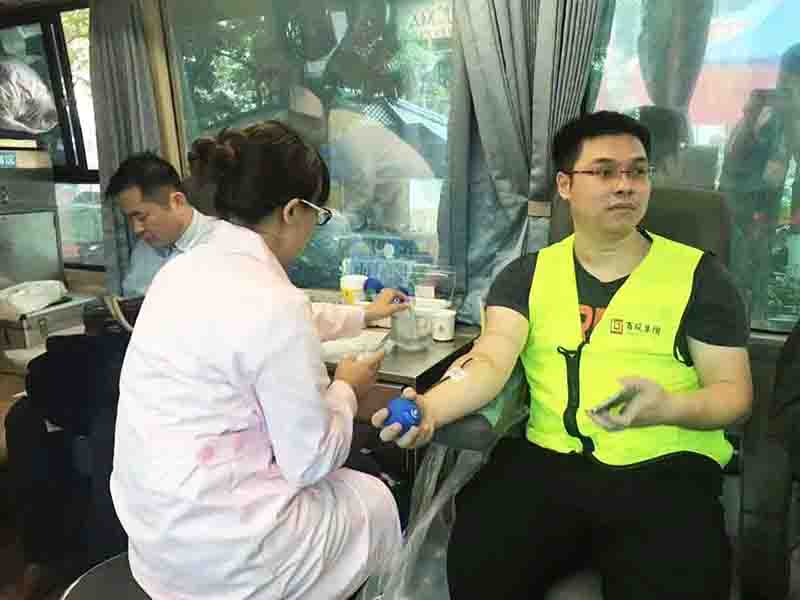百投集團團委組織青年參加全市學(xué)雷鋒精神志愿者行動